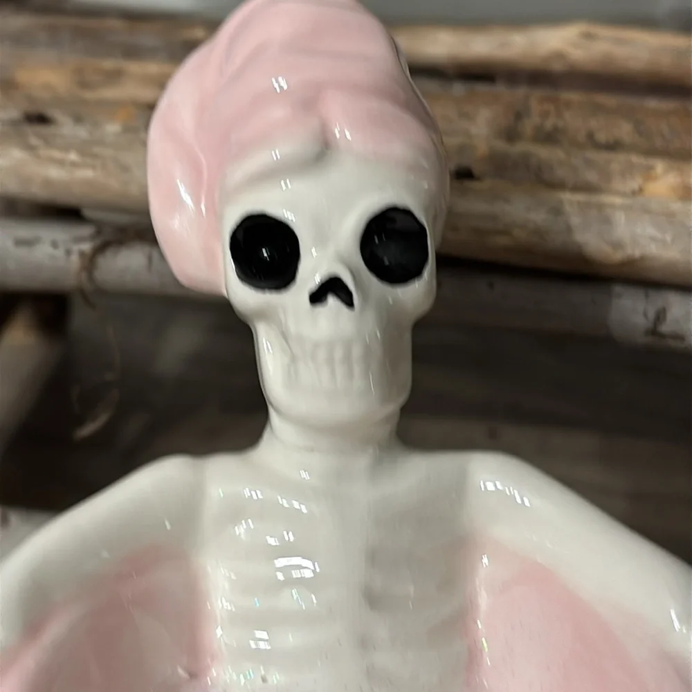 NEW Skull & Bones Skeleton in a Pink Bathtub Summerween Halloween Candle
